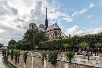 800px-Paris,_Notre_Dame_--_2014_--_1510-1